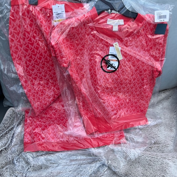 Michael Kors pencil skirt (M)and top (S)-New - Picture 2 of 3